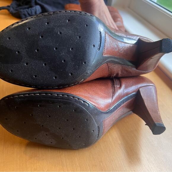 Bolo by BORN Tall Leather Brown High Heel Boots With Side Zipper.  Size 9. - Picture 15 of 15